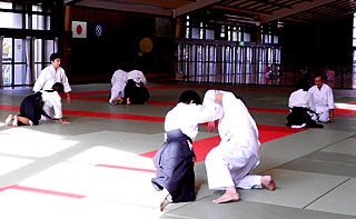 �i�R����