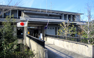 �i�R����